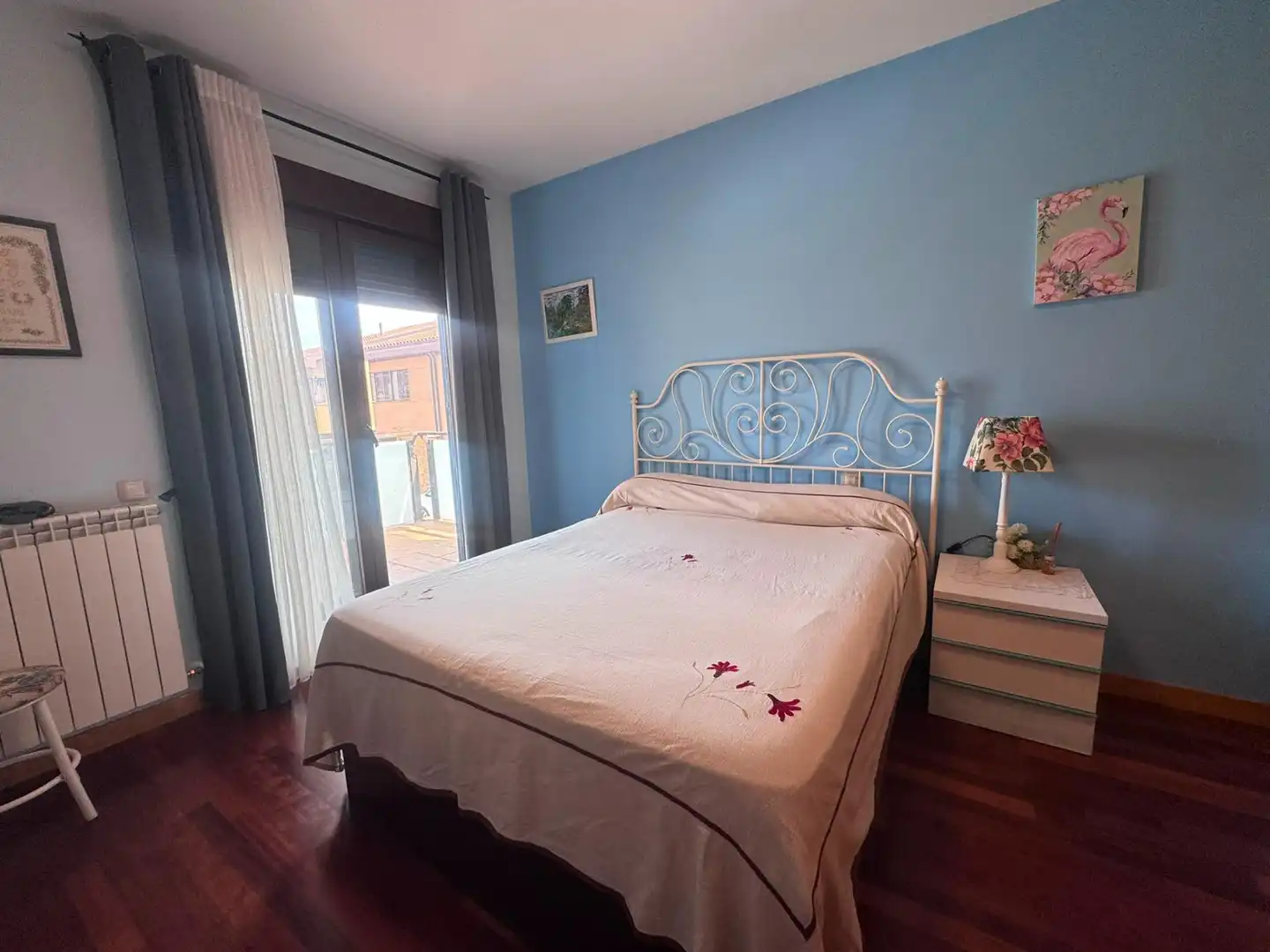 Habitación de Casa adosada en venta en Yebes con Calefacción, Balcón y Piscina comunitaria