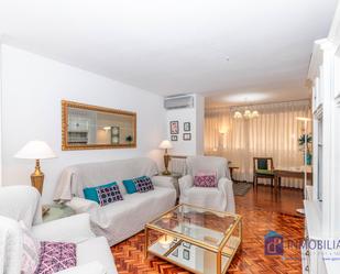 Living room of Flat for sale in  Zaragoza Capital  with Air Conditioner, Heating and Furnished