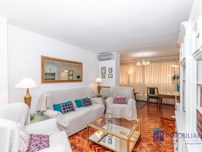 Wohnzimmer von Wohnung zum verkauf in  Zaragoza Capital mit Klimaanlage