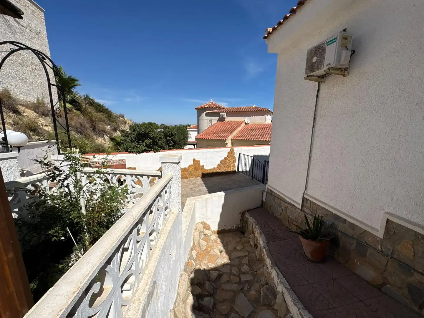 Vista exterior de Casa o xalet en venda en Rojales amb Aire condicionat, Calefacció i Jardí privat