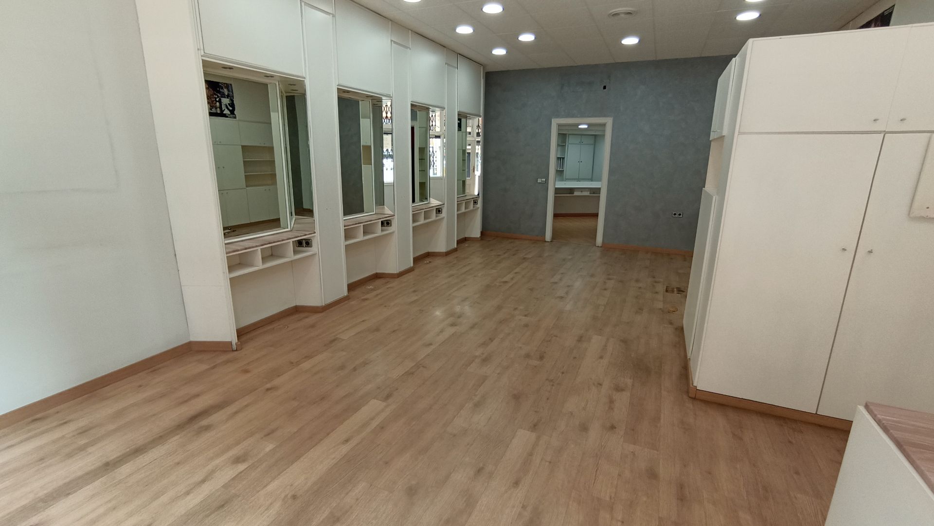 Local de alquiler en  Lleida Capital con Aire acondicionado, Calefacción y Alarma