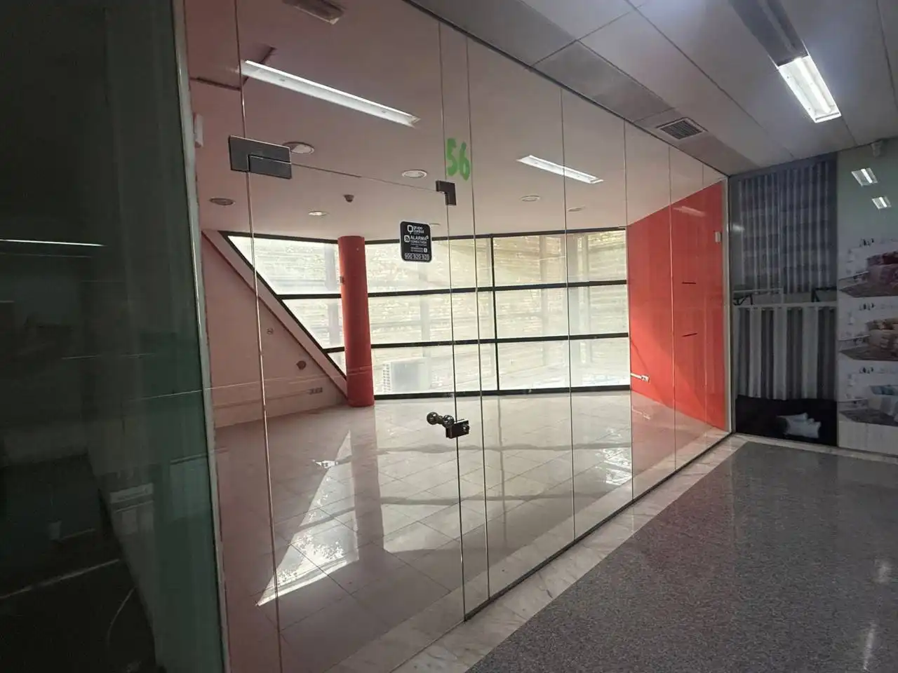 Local comercial en venda a Avenida Sant Ildefons 20