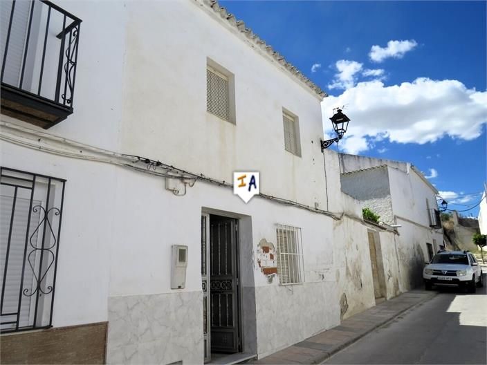 Vista exterior de Casa adosada en venda en Santiago de Calatrava amb Terrassa i Traster