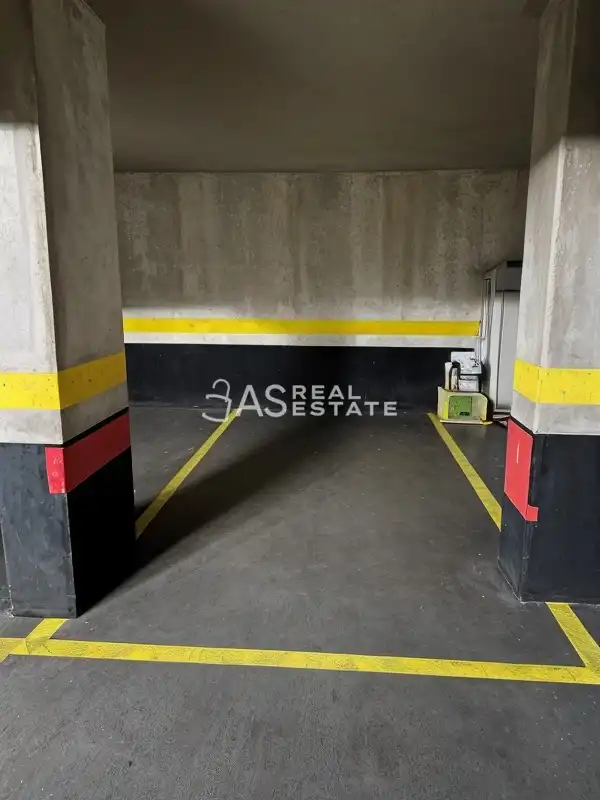 Parking of Flat for sale in Madrid  with Air Conditioner, Swimming Pool and Furnished