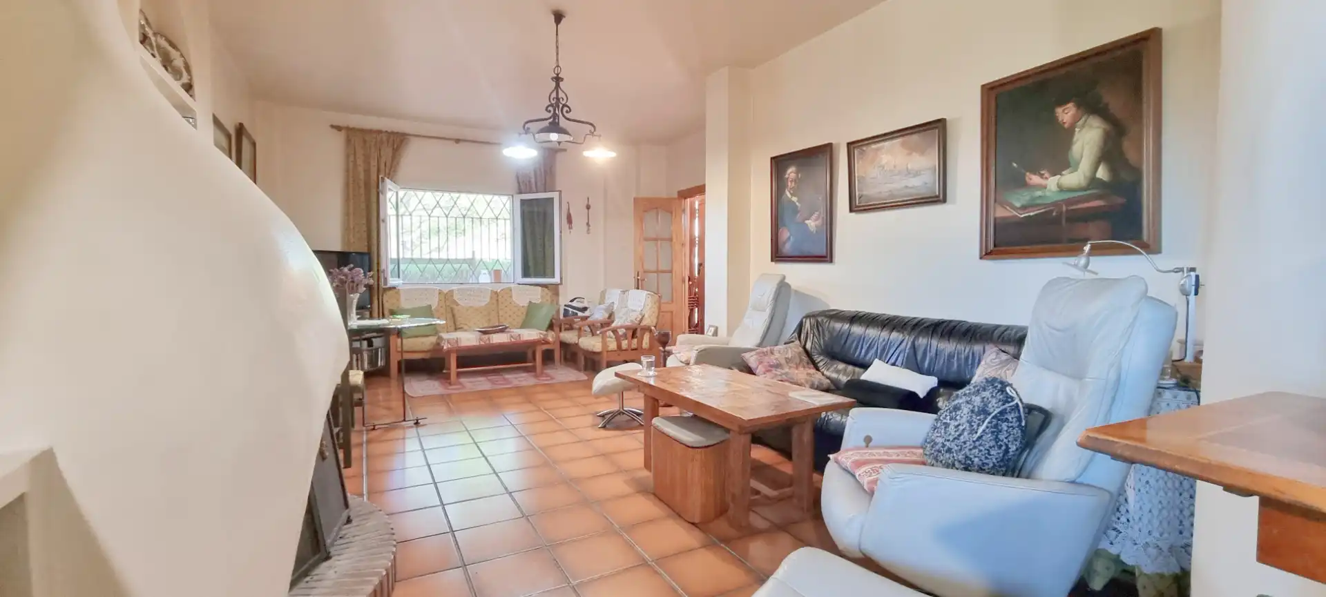 Sala d'estar de Finca rústica en venda en Casabermeja amb Aire condicionat, Calefacció i Jardí privat