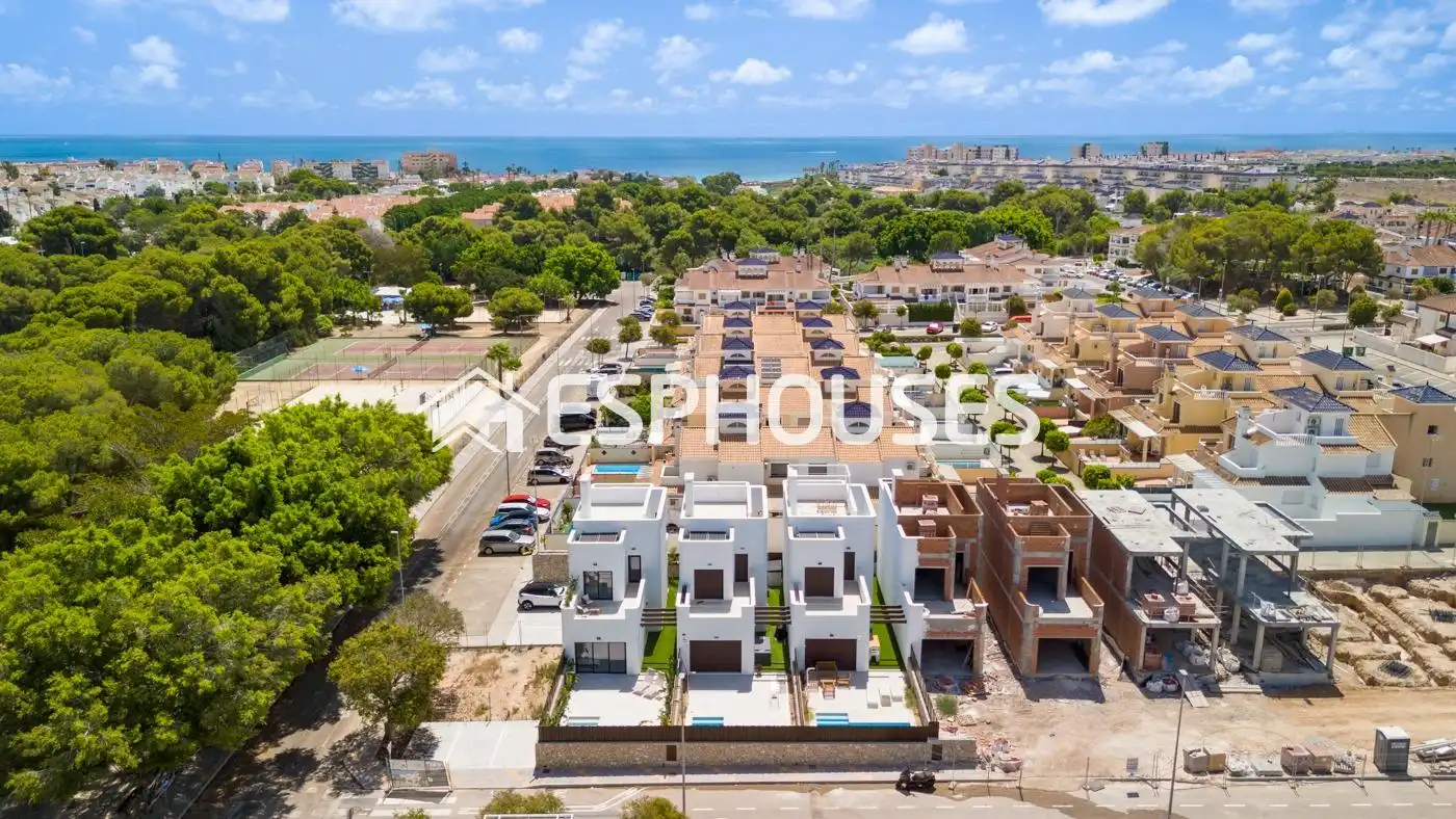 Casa o chalet en venta en Pilar de la Horadada con Terraza, Piscina y Balcón