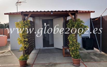 Vista exterior de Casa o xalet de lloguer en Chiclana de la Frontera amb Aire condicionat