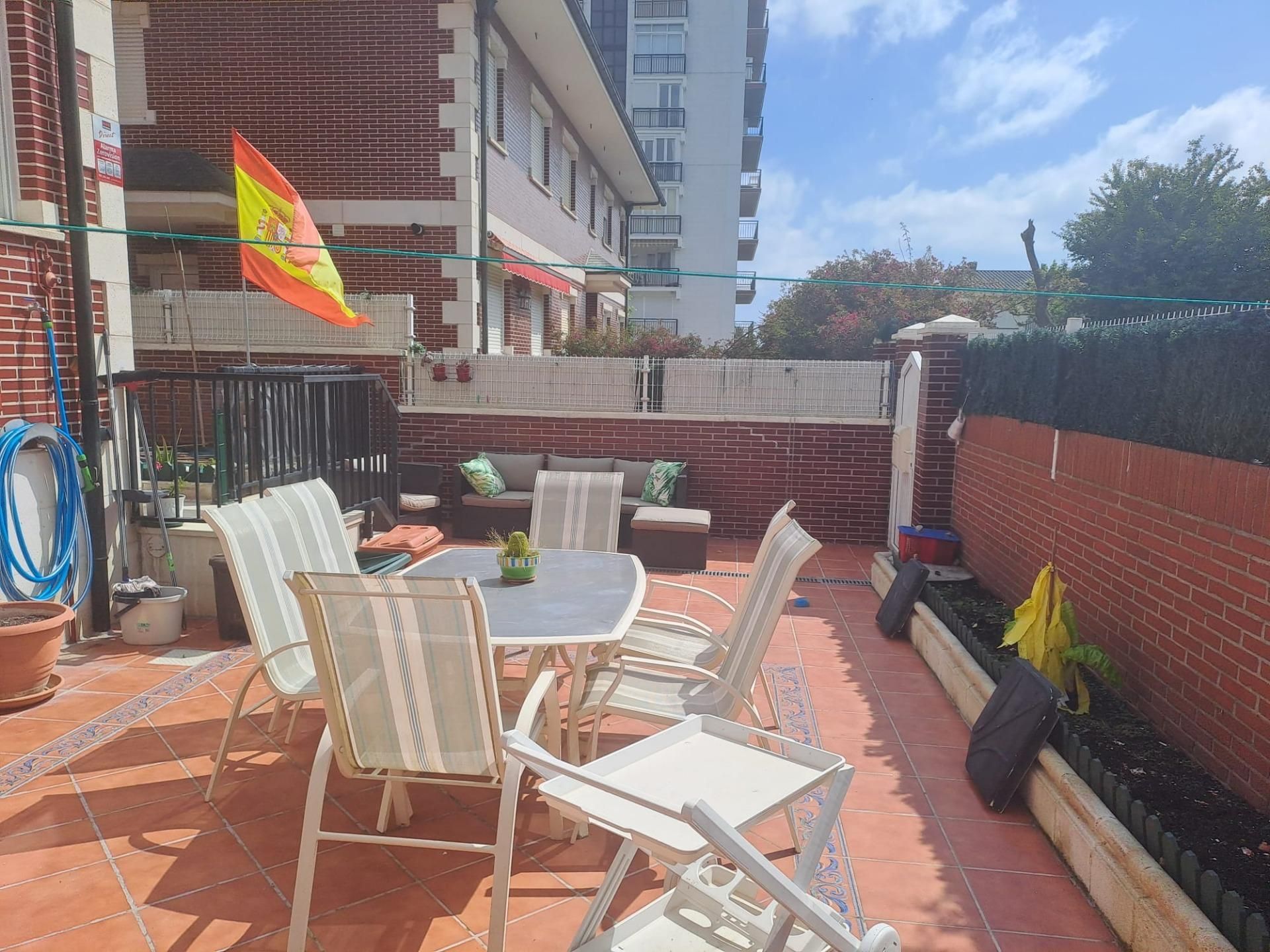 Terrassa de Casa o xalet en venda en Laredo amb Calefacció, Jardí privat i Terrassa