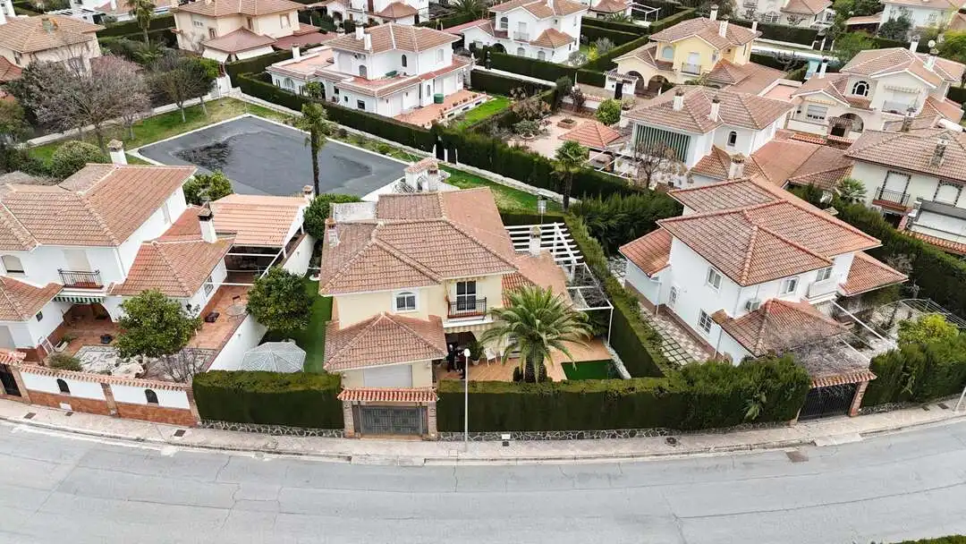 Vista exterior de Casa o chalet en venta en Albolote con Aire acondicionado, Calefacción y Piscina