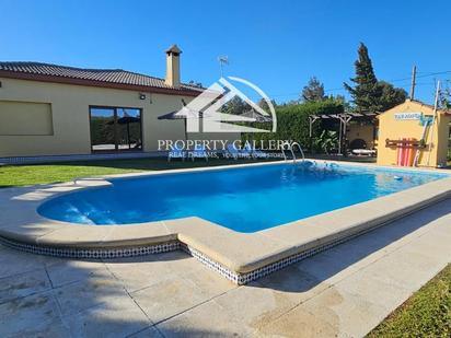 Exterior view of House or chalet for sale in Chiclana de la Frontera  with Air Conditioner and Swimming Pool