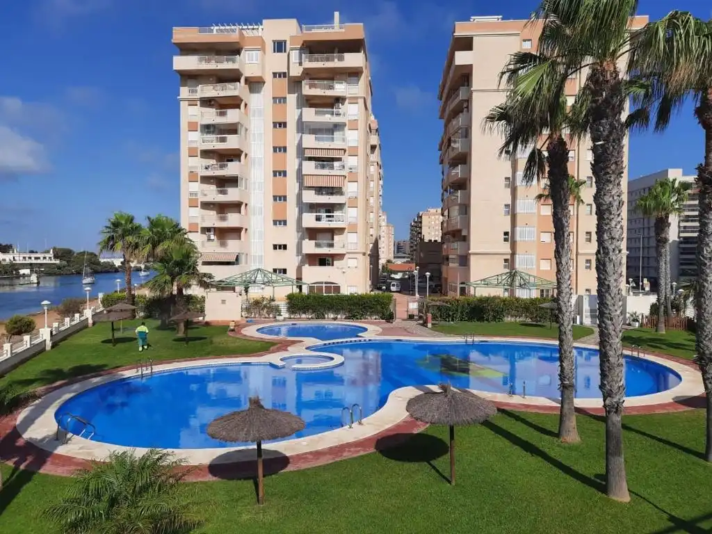 Piscina de Apartament de lloguer en La Manga del Mar Menor amb Calefacció, Piscina i Moblat
