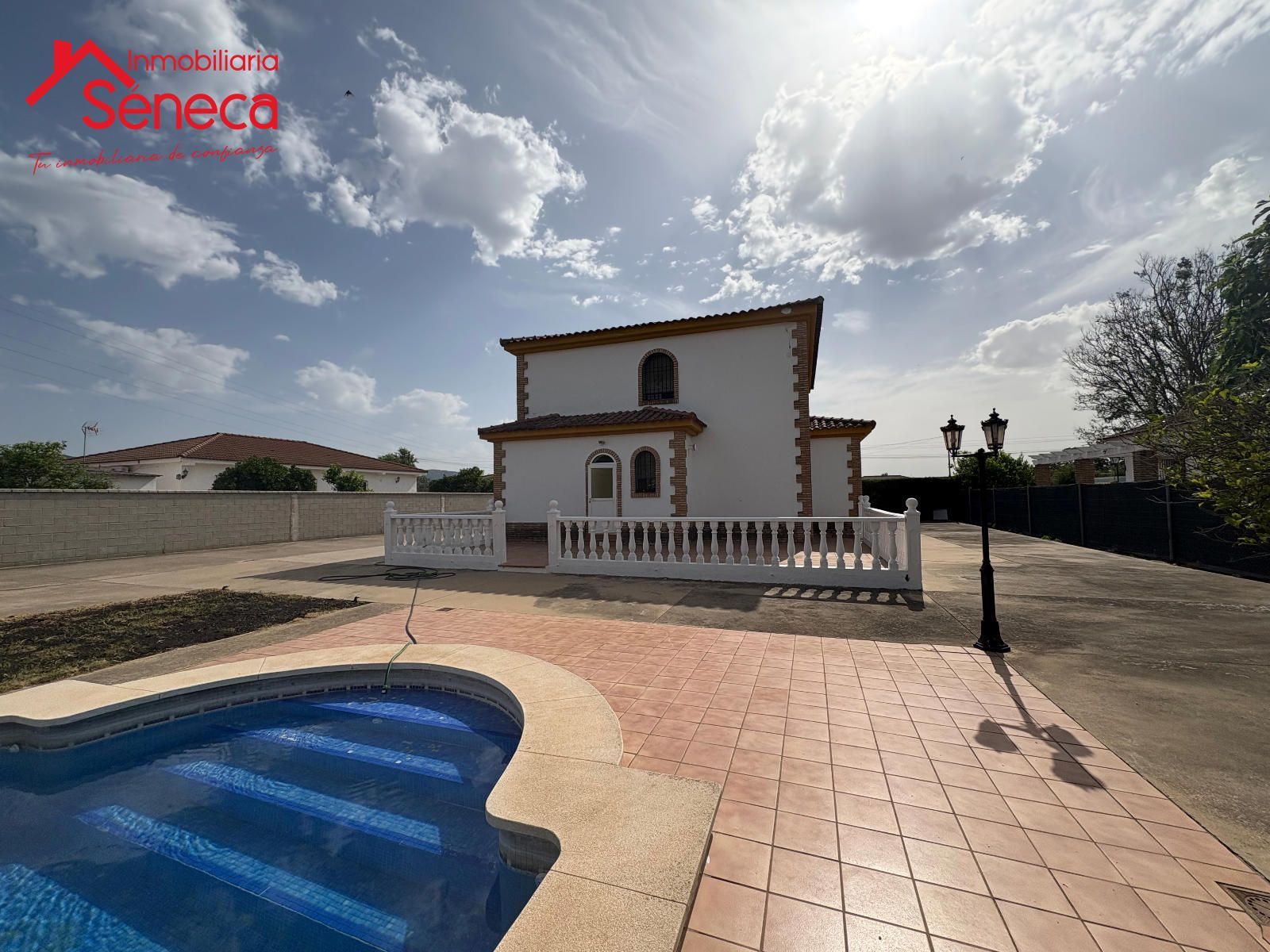 Vista exterior de Casa o xalet en venda en Población de Arroyo amb Aire condicionat, Traster i Piscina