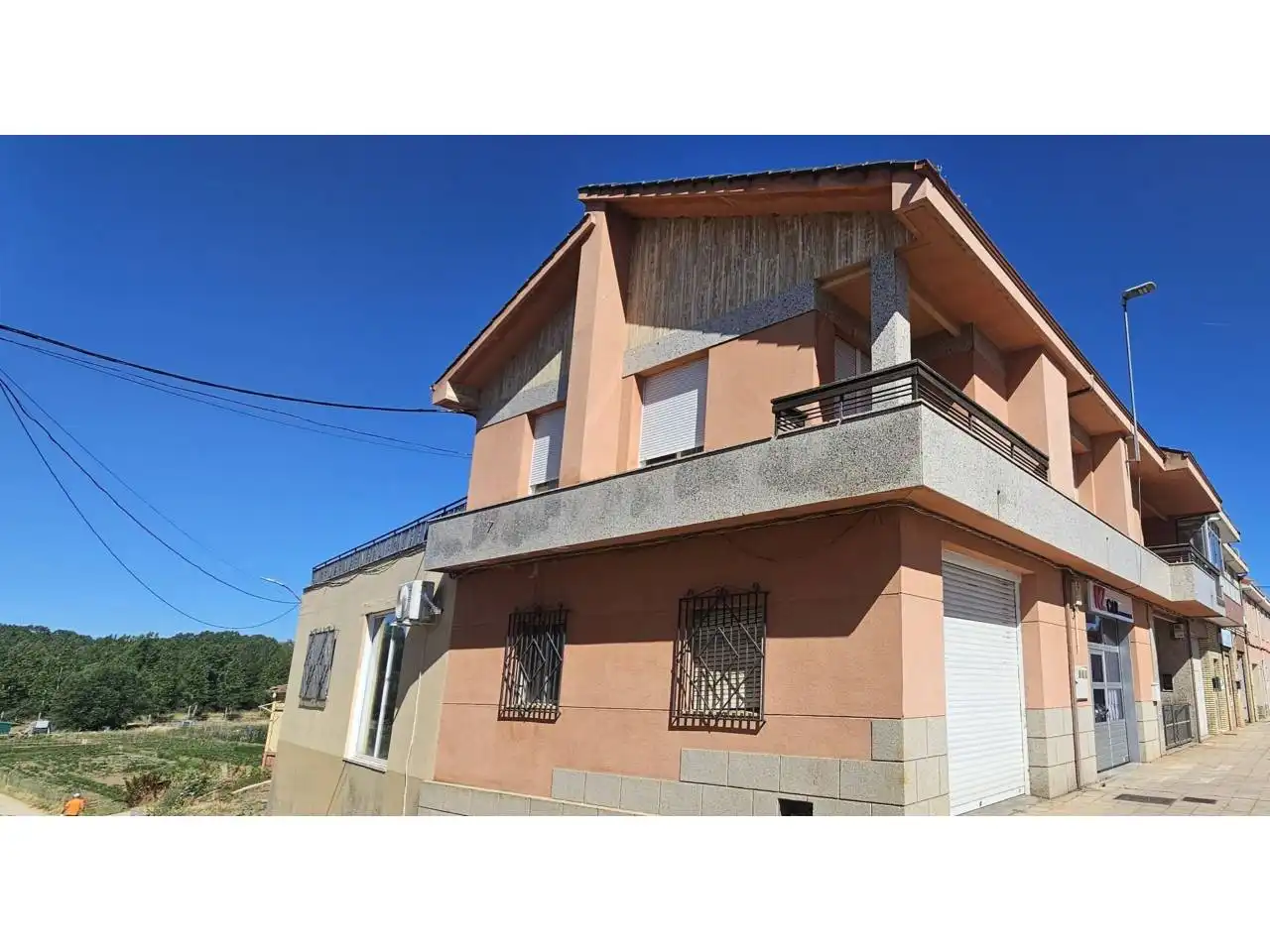Vista exterior de Casa adosada en venta en Sariegos con Calefacción, Parquet y Terraza