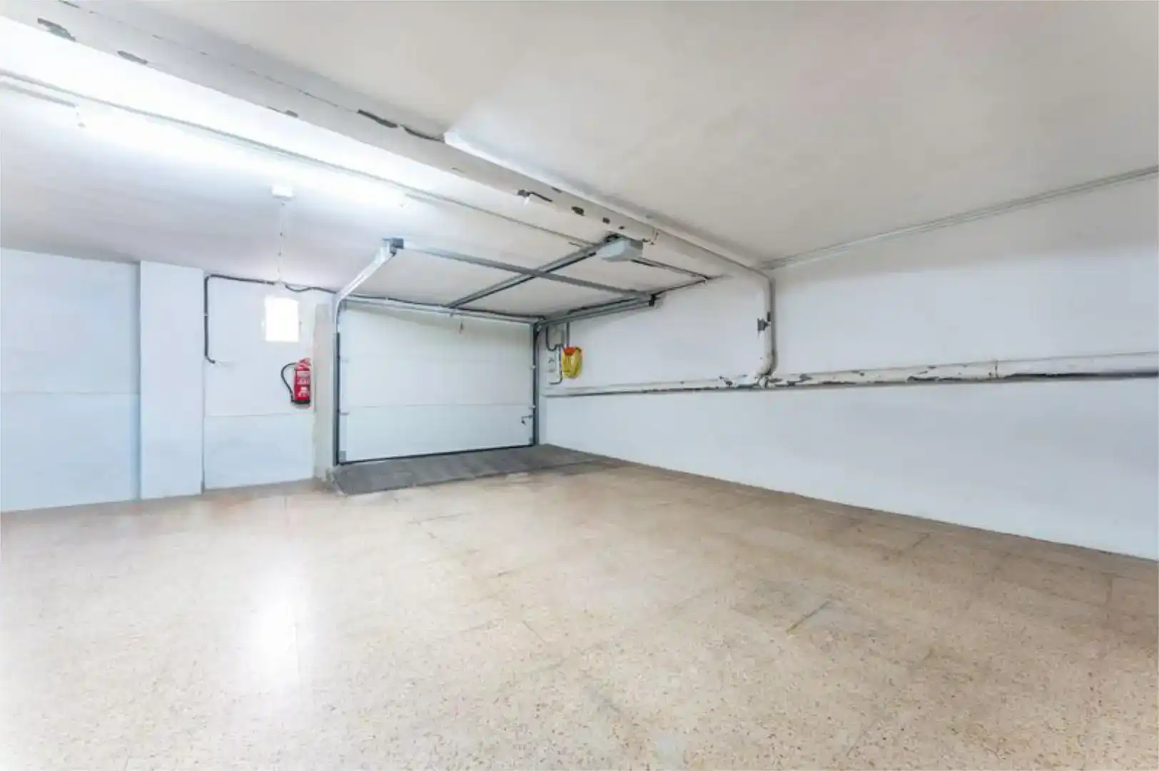 Aparcament de Casa adosada en venda en Ibi amb Aire condicionat, Jardí privat i Parquet