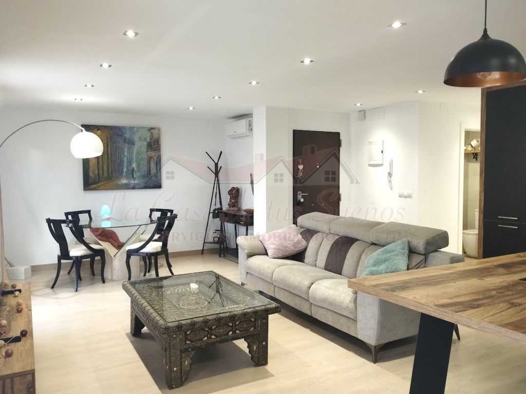 Sala d'estar de Àtic en venda en Elda