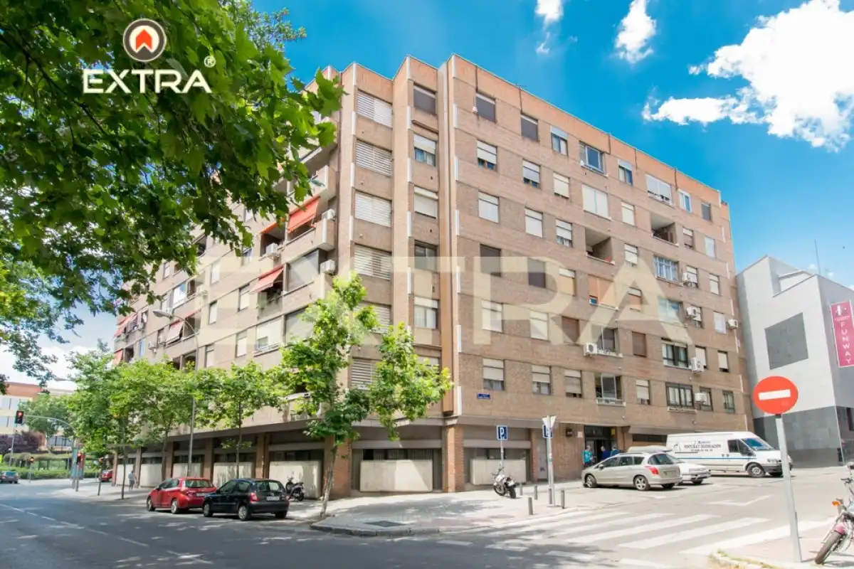 Vista exterior de Pis de lloguer en  Madrid Capital amb Parquet i Terrassa