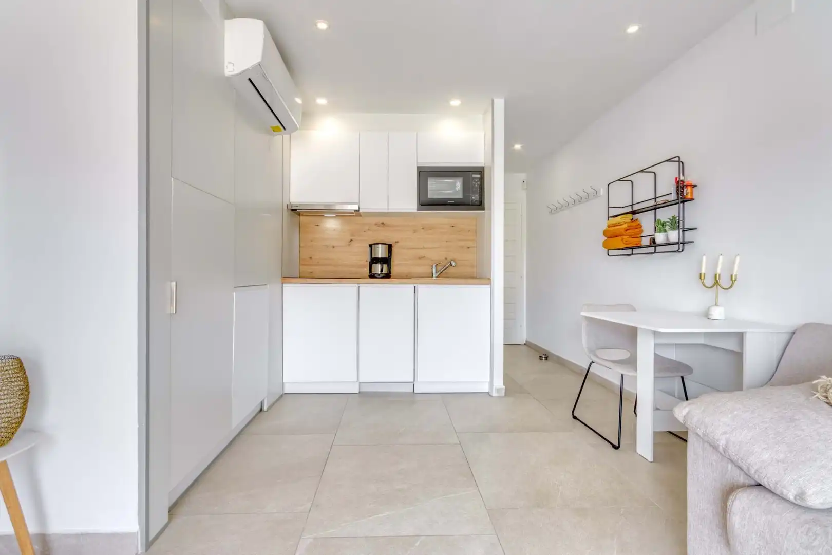 Küche von Einfamilien-Reihenhaus zum Verkauf in Empuriabrava mit Klimaanlage, Heizung und Terrasse