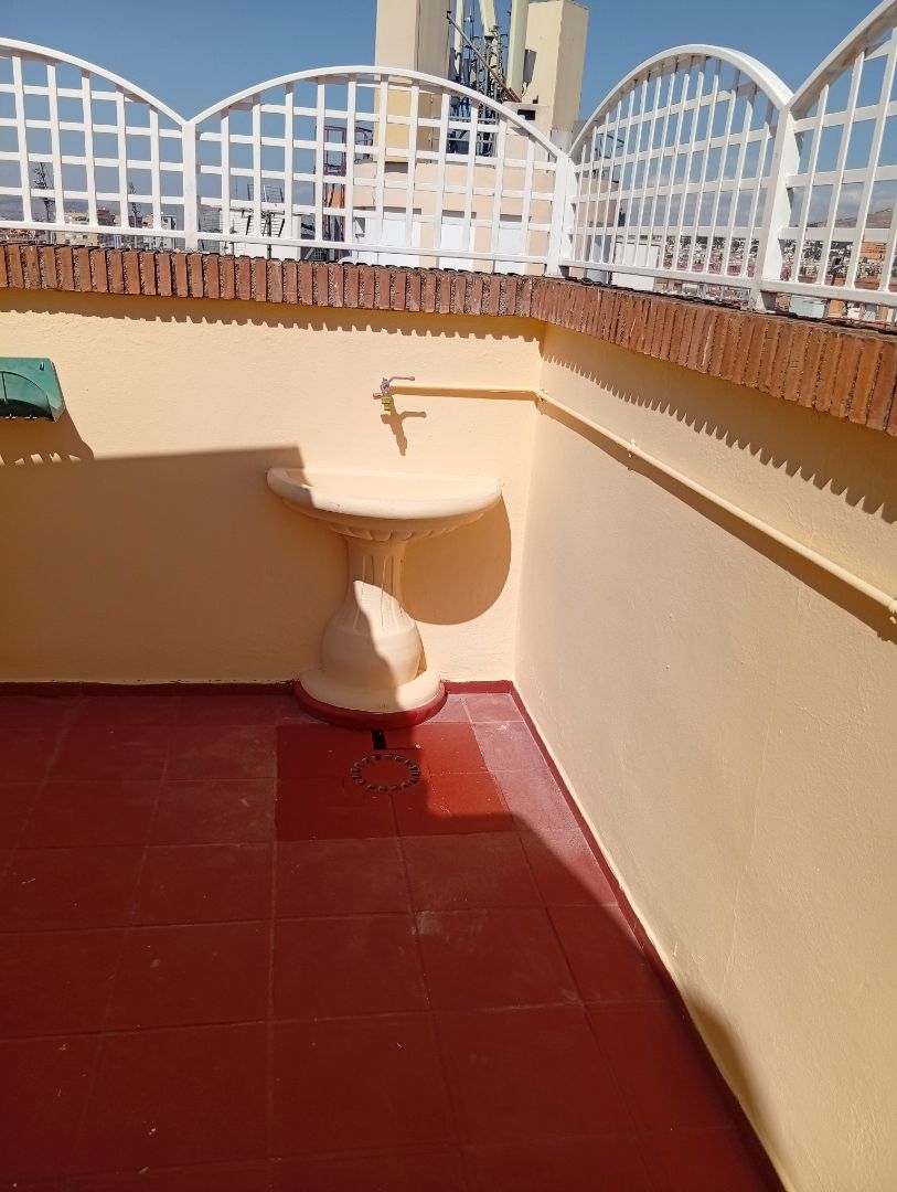 Bathroom of Duplex to rent in  Granada Capital  with Heating, Terrace and Balcony