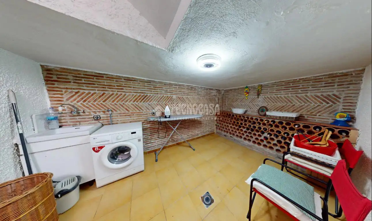 Einfamilien-Reihenhaus zum Verkauf in Leganés mit Heizung, Parkett und Terrasse