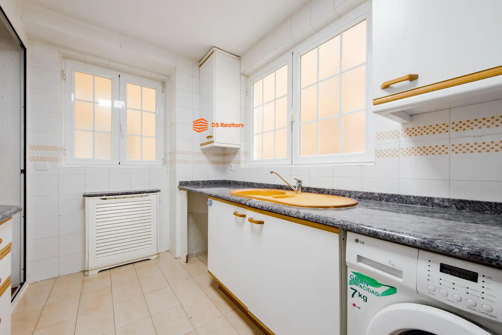 Kitchen of Flat for sale in Madrid  with Air Conditioner, Heating and Private garden
