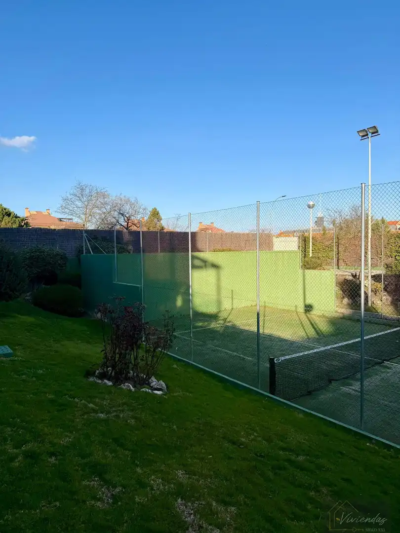 Garden of Flat for sale in Boadilla del Monte  with Air Conditioner, Heating and Parquet flooring
