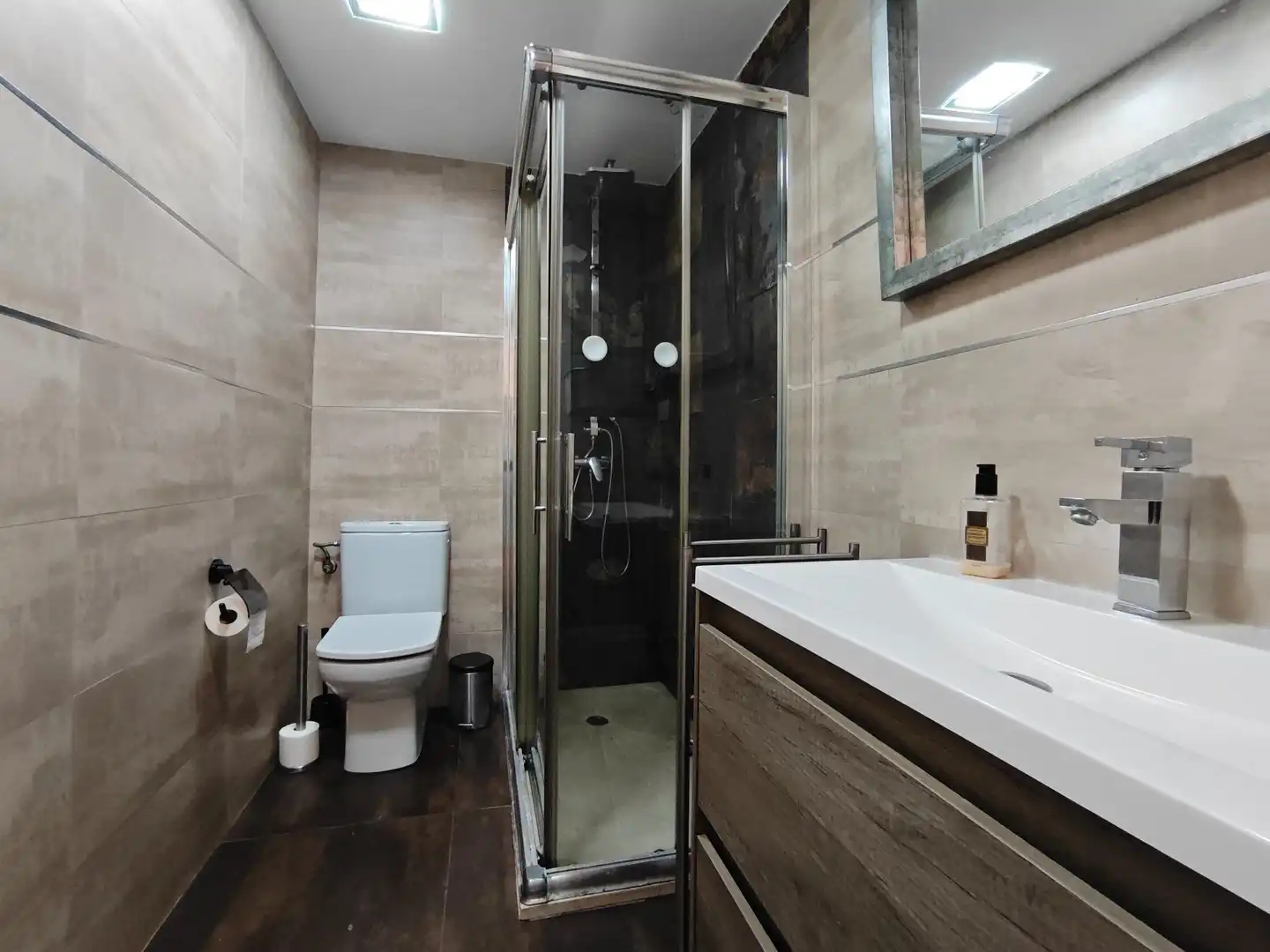 Baño de Apartamento de alquiler en Sevilla con Aire acondicionado, Calefacción y Amueblado