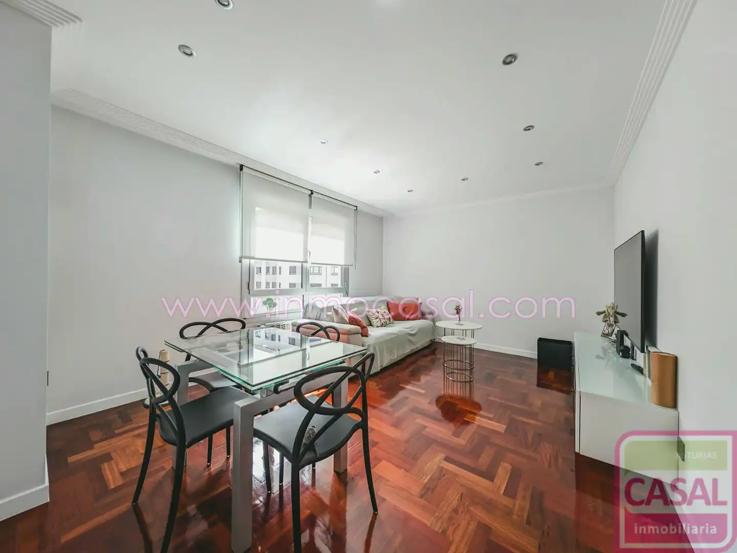 Sala de estar de Piso en venta en Oviedo  con Calefacción, Terraza y Trastero