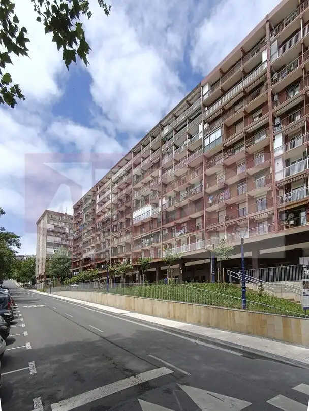 Vista exterior de Dúplex en venda en Errenteria amb Calefacció i Traster