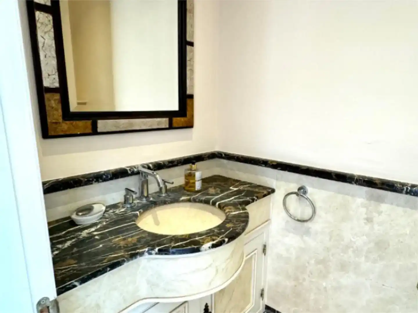 Baño de Piso en venta en Estepona con Aire acondicionado, Jardín privado y Parquet