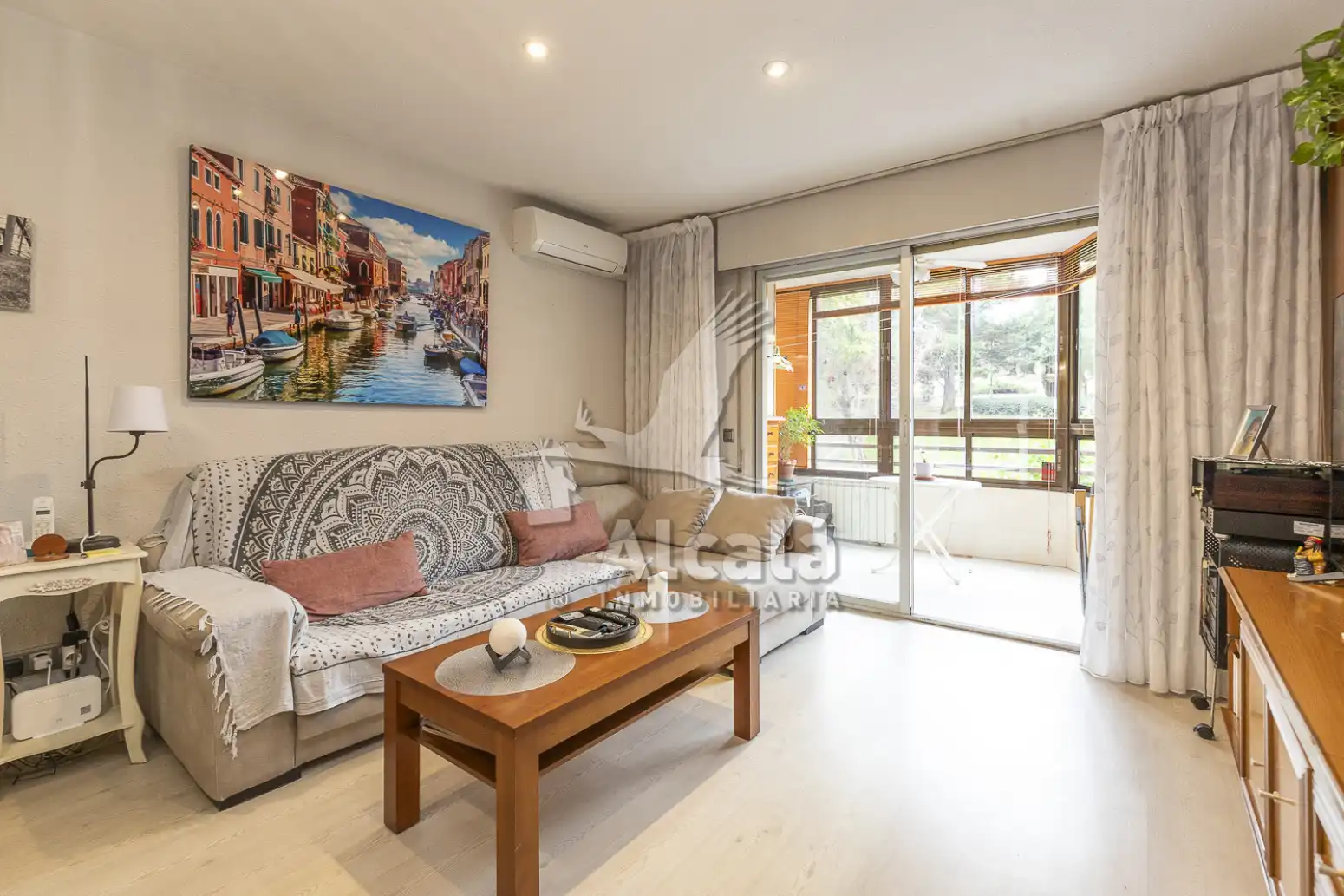 Sala de estar de Piso en venta en Coslada con Aire acondicionado, Calefacción y Jardín privado