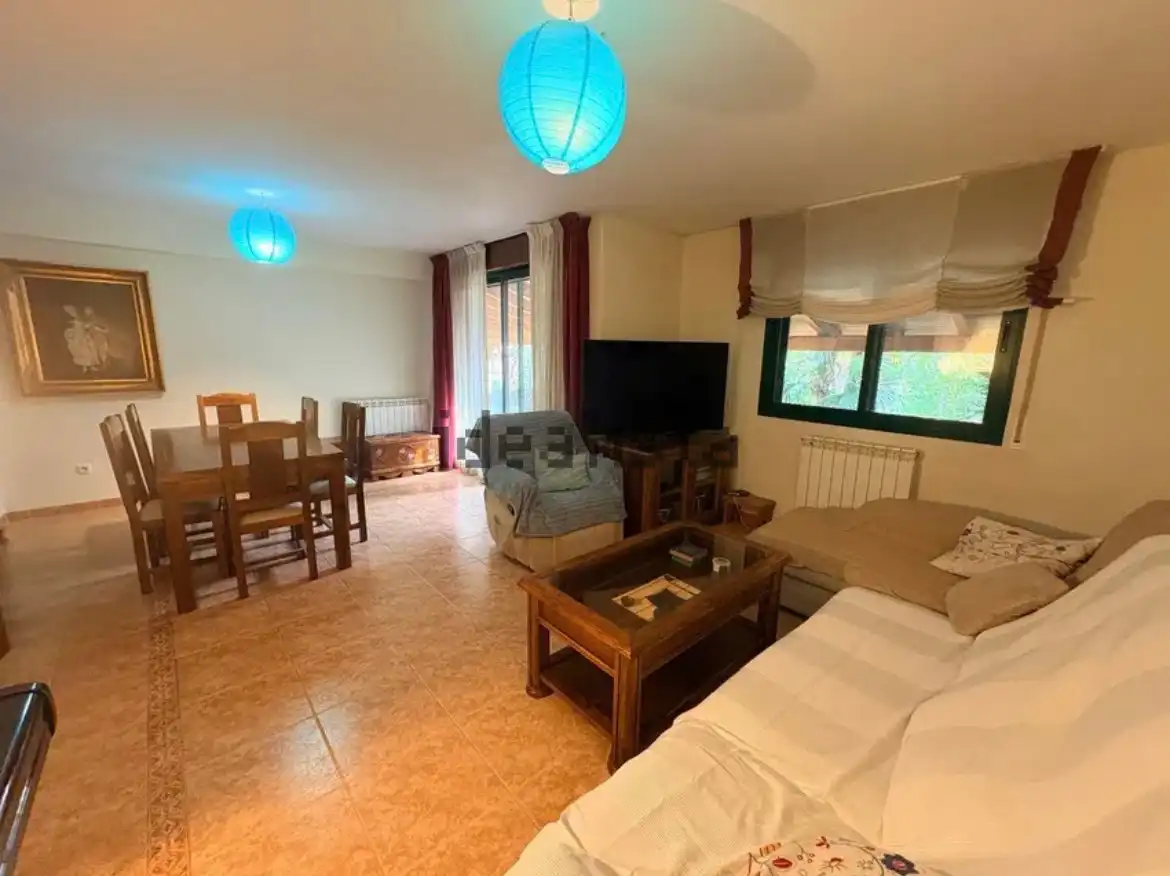 Sala d'estar de Casa o xalet en venda en Simancas amb Calefacció, Jardí privat i Traster
