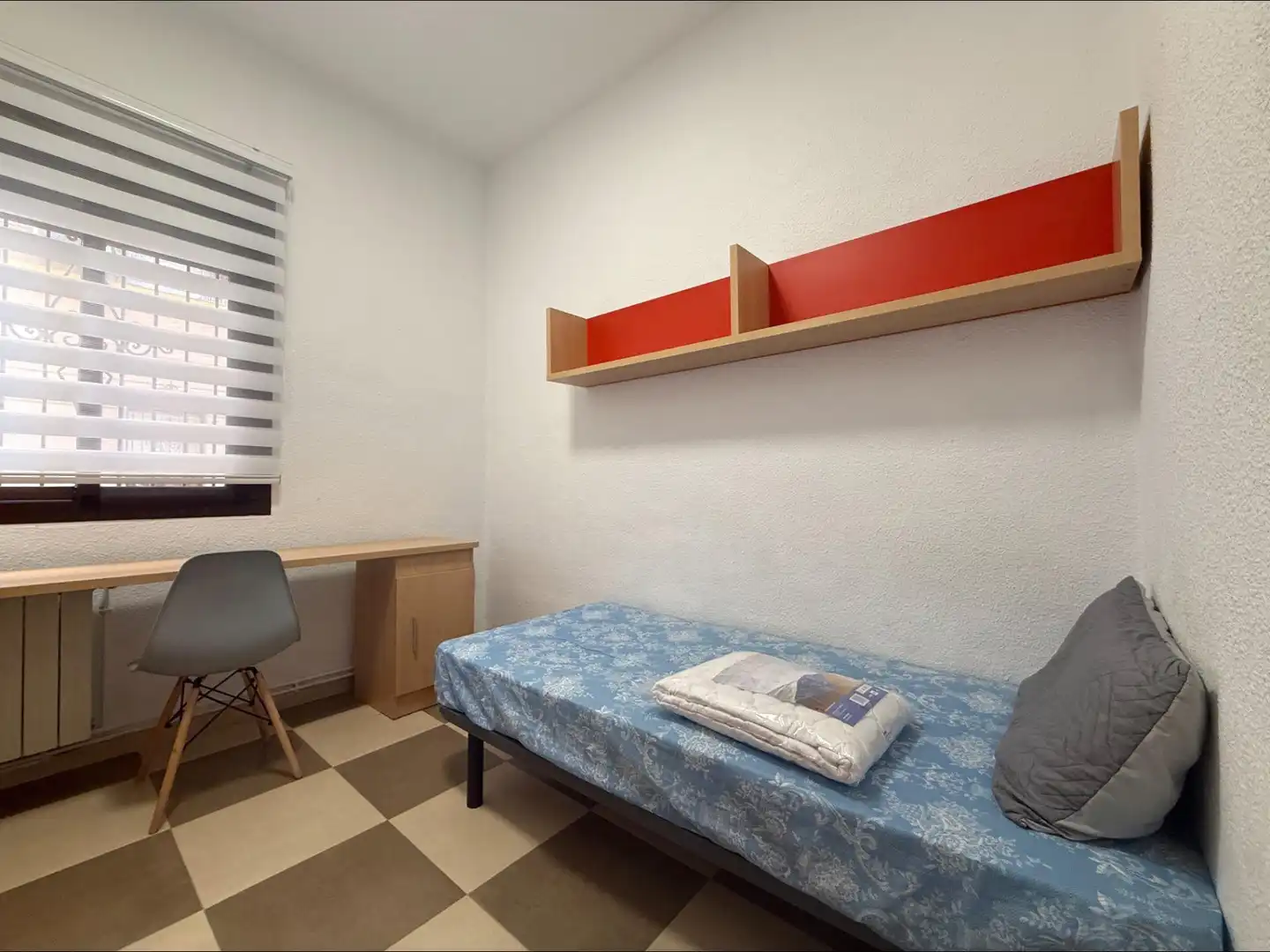Habitación de Piso de alquiler en Granada con Aire acondicionado, Calefacción y Amueblado