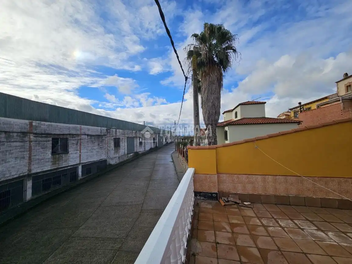 Exterior view of Detached homes for sale in El Puente del Arzobispo  with Heating
