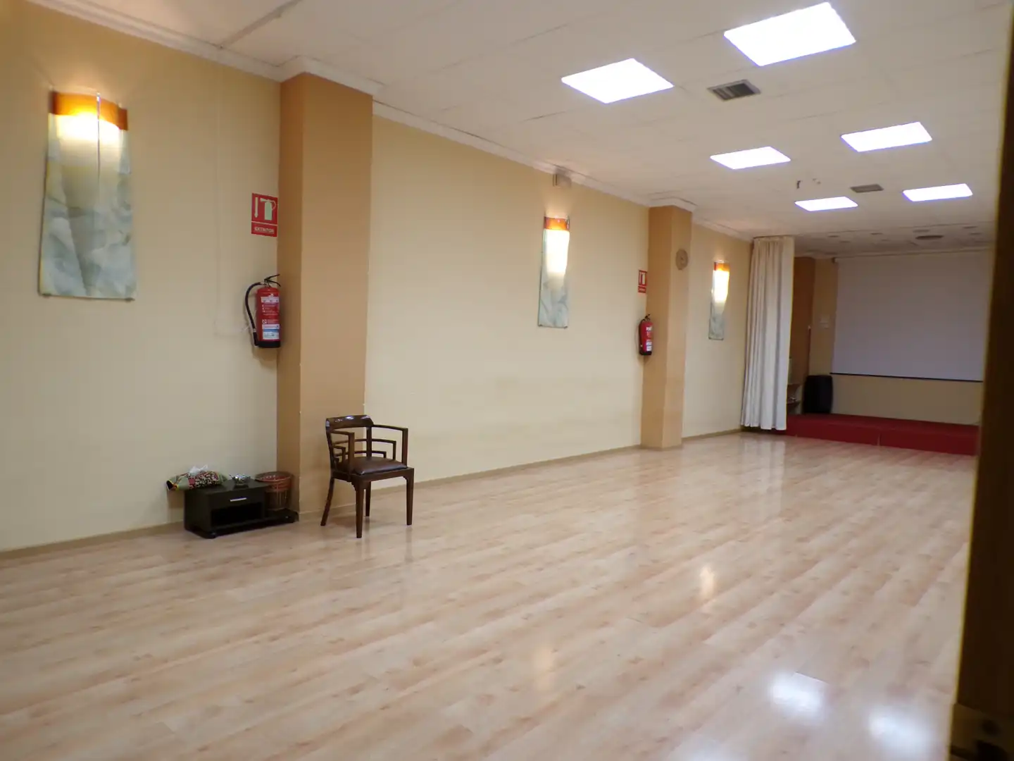 Office for sale in Valencia  with Air Conditioner, Heating and Internet