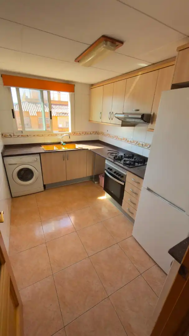 Kitchen of Flat for rent in Burjassot  with Furnished, Oven and Washing machine