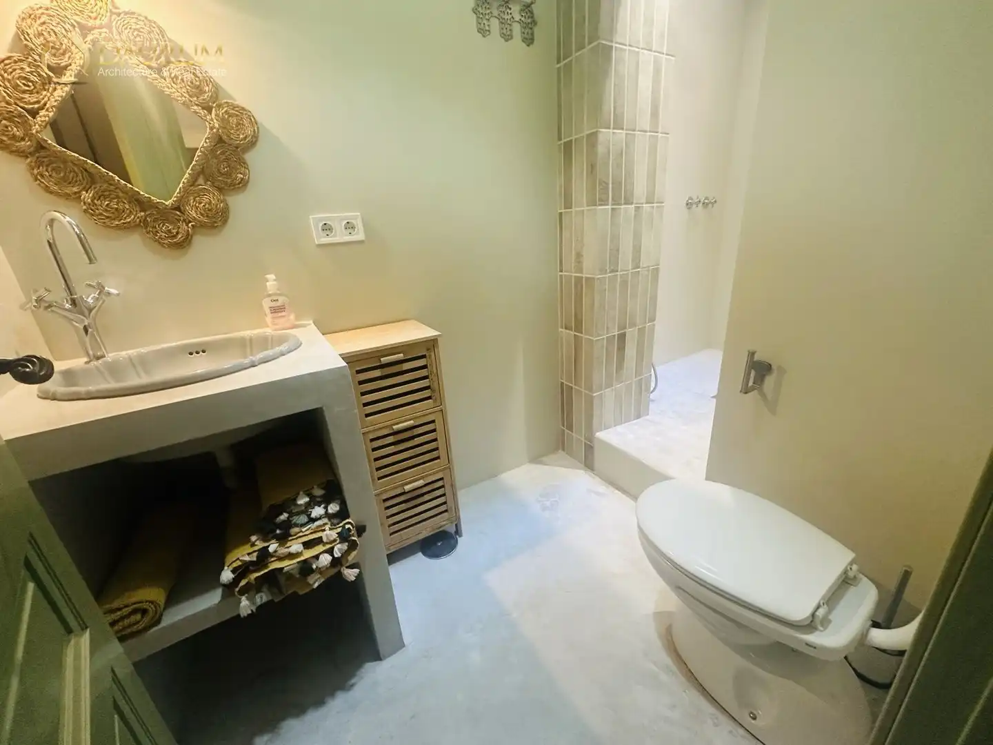 Bany de Apartament en venda en Sevilla amb Aire condicionat, Terrassa i Moblat