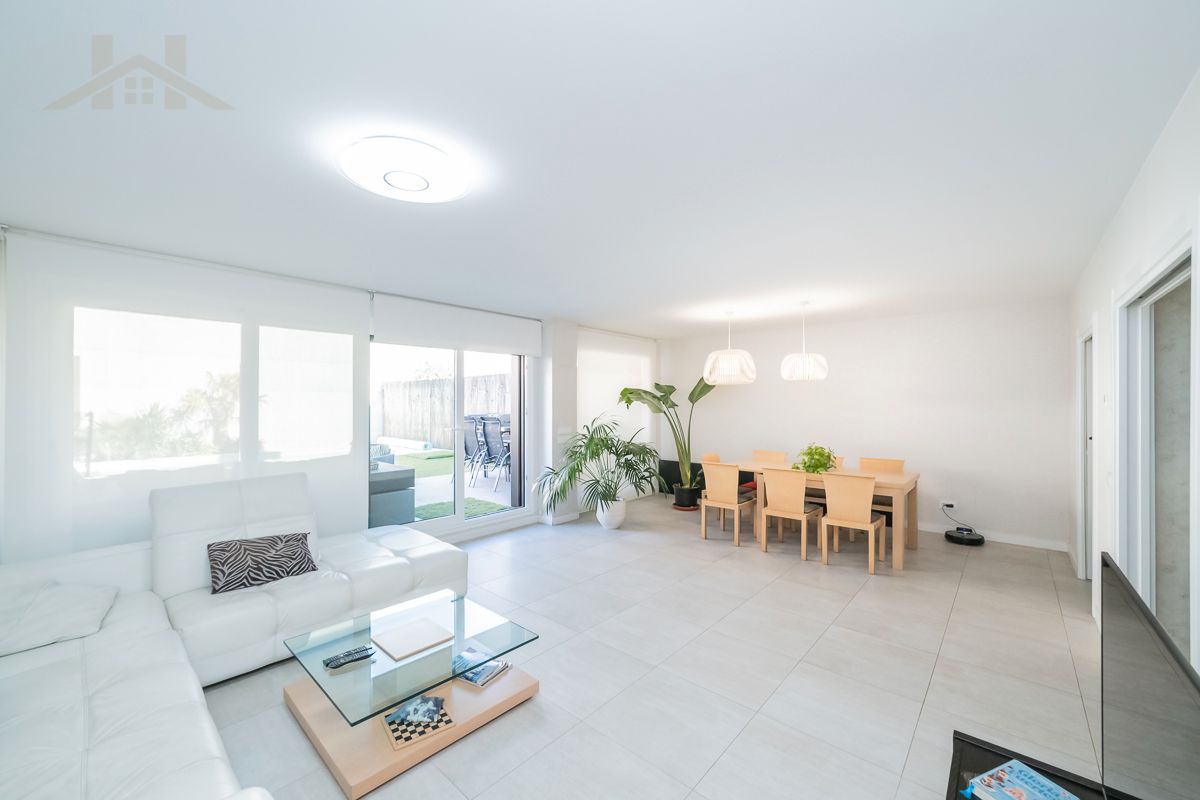 Living room of Single-family semi-detached for sale in Boadilla del Monte  with Air Conditioner, Heating and Private garden