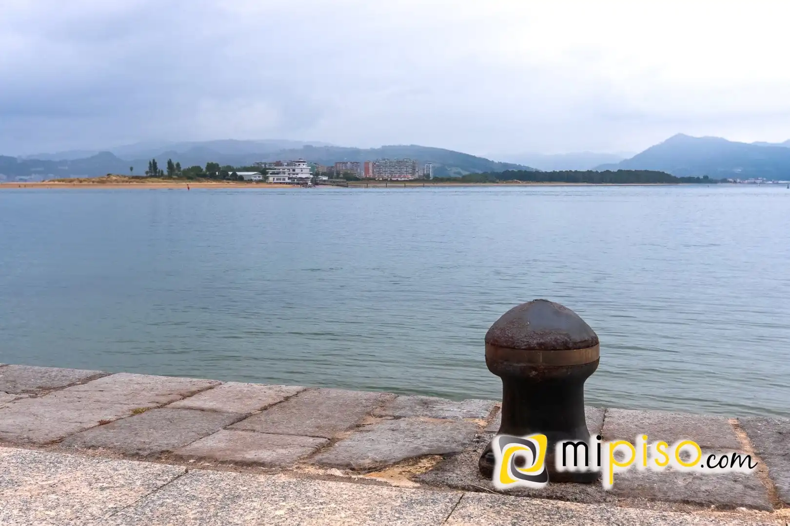 Vista exterior de Piso en venta en Santoña con Calefacción, Trastero y Amueblado