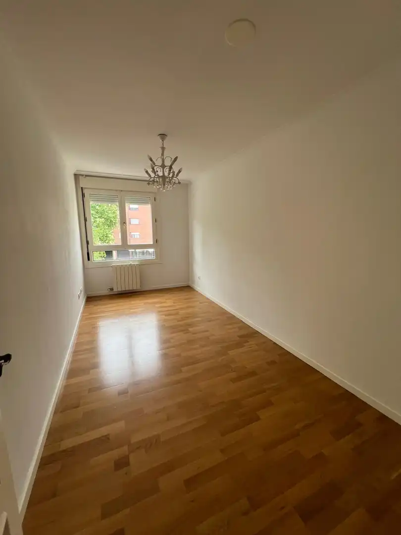 Habitación de Piso en venta en  Logroño con Calefacción, Parquet y Terraza