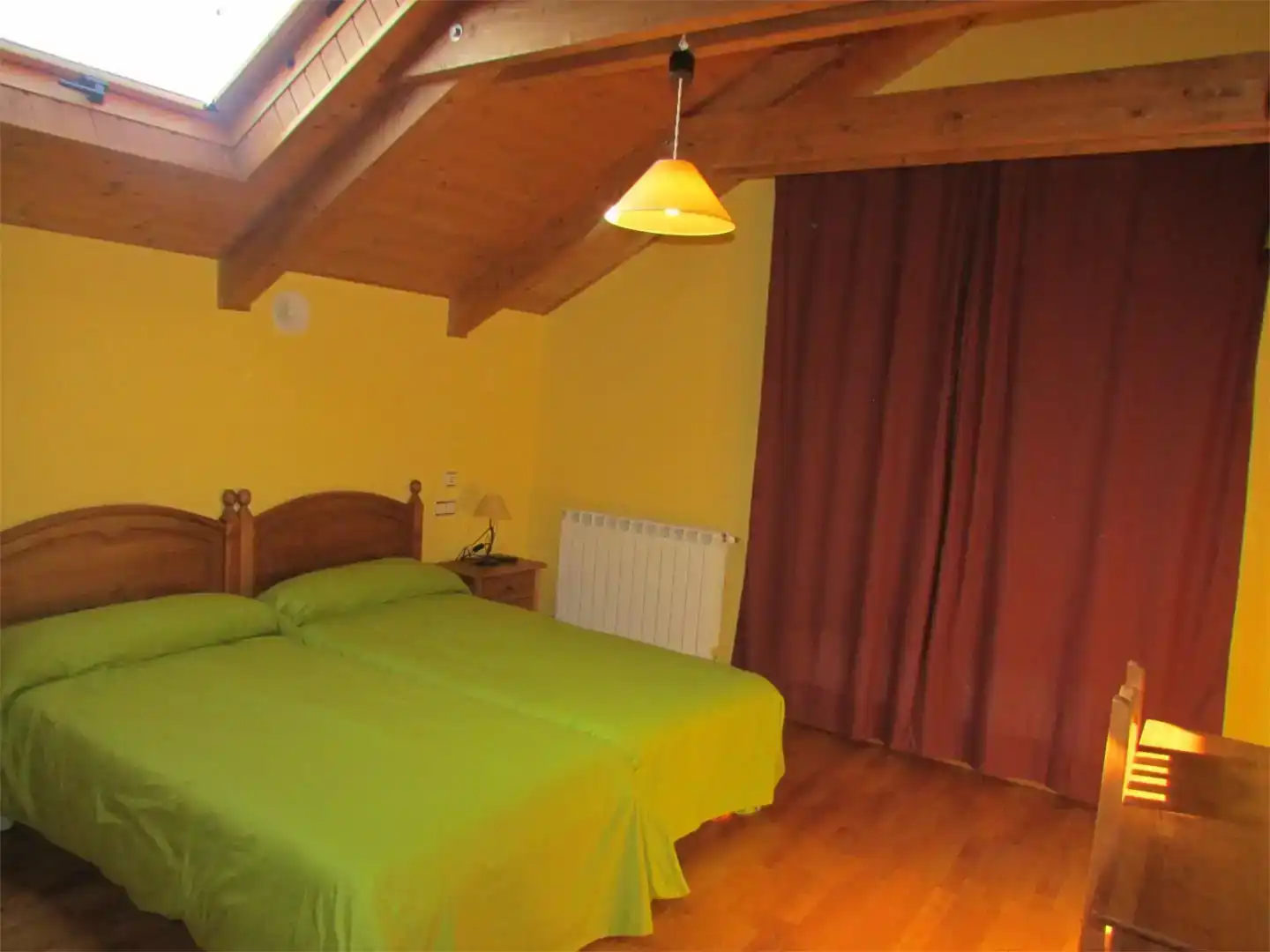 Dormitori de Casa o xalet de lloguer en Jaca amb Jardí privat, Parquet i Moblat