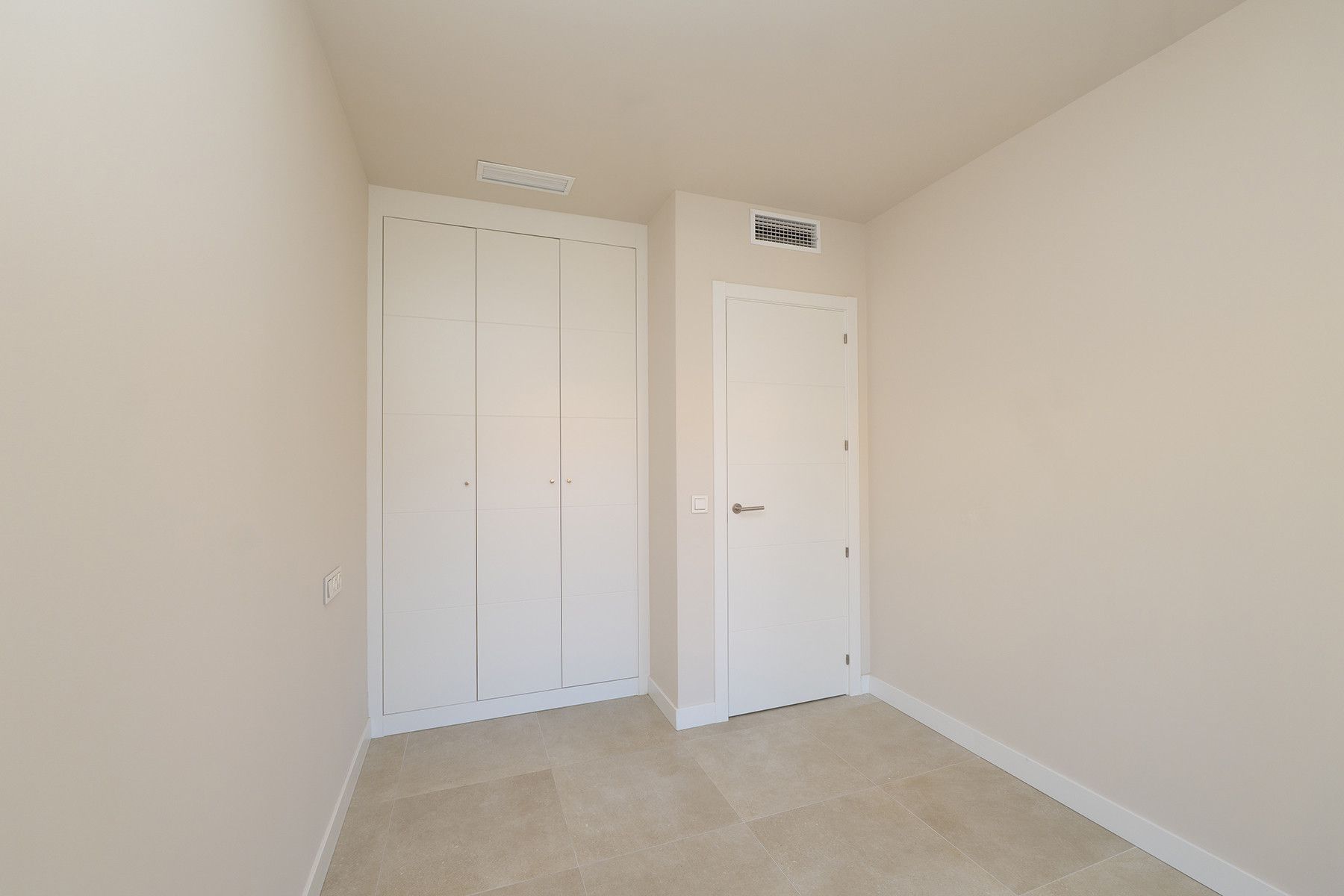 Dormitori de Apartament en venda en Torremolinos amb Aire condicionat, Terrassa i Piscina