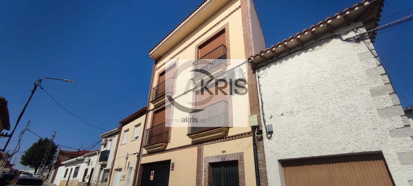 Vista exterior de Dúplex en venta en Méntrida