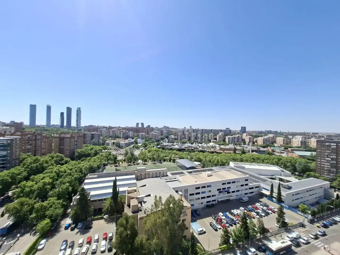 Vista exterior de Pis en venda en  Madrid Capital amb Aire condicionat i Piscina