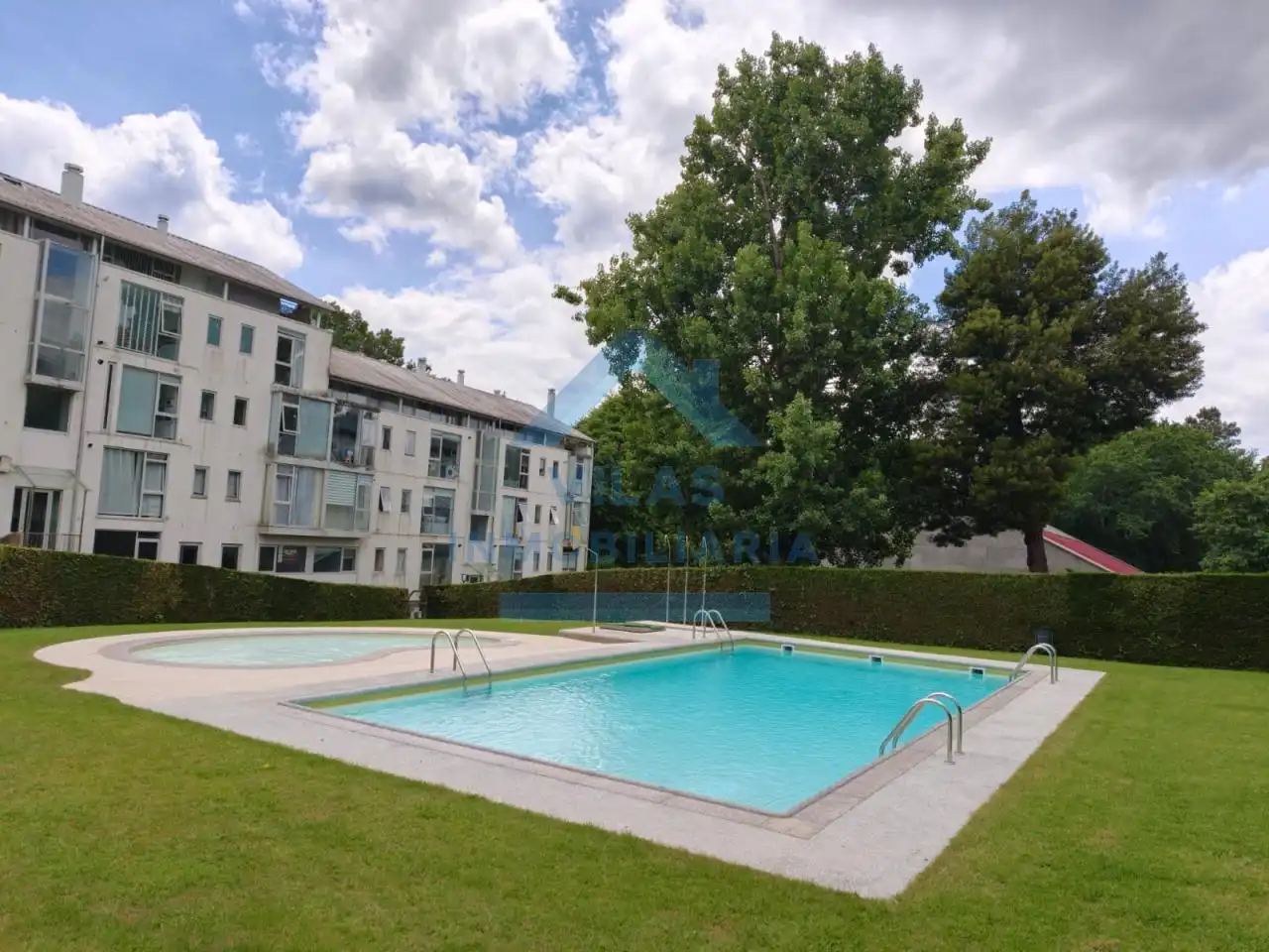 Piscina de Dúplex de alquiler en Brión con Calefacción, Trastero y Piscina