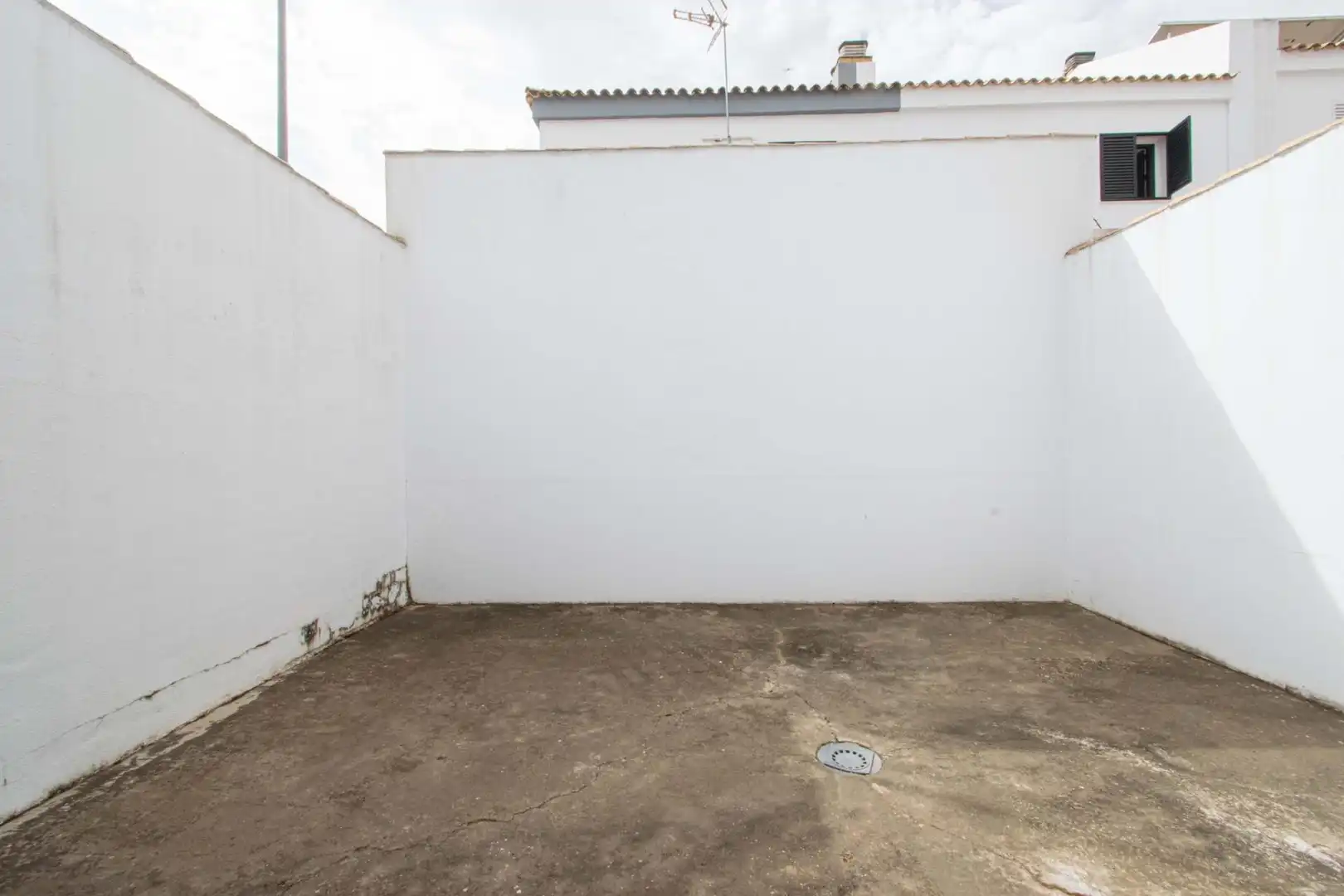 Detached homes for sale in Espartinas  with Air Conditioner and Furnished