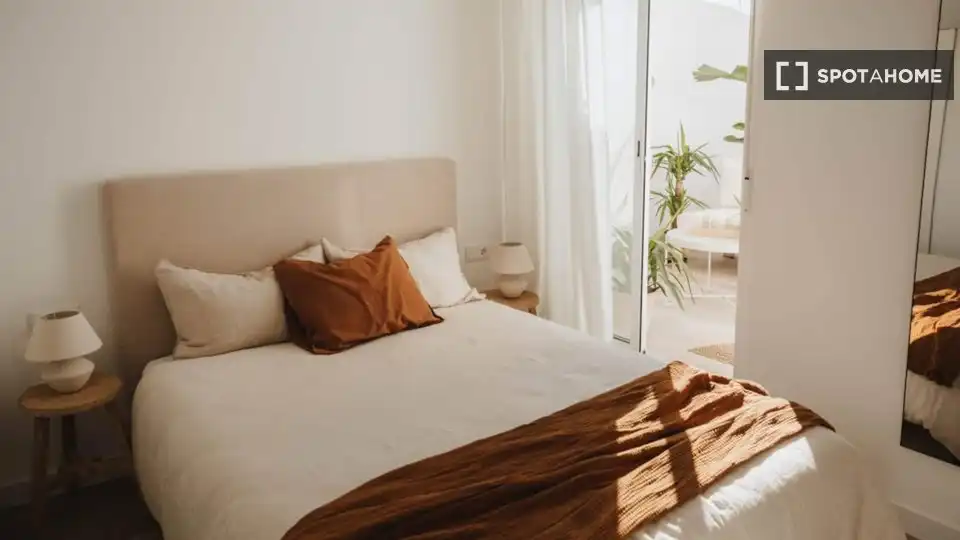 Bedroom of Flat for rent in Valencia  with Air Conditioner, Heating and Furnished