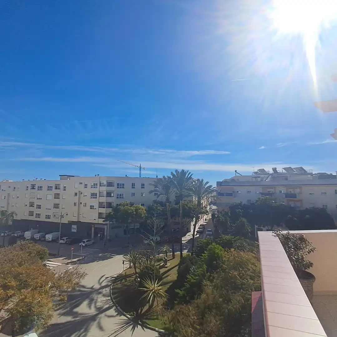 Vista exterior de Àtic en venda en Estepona