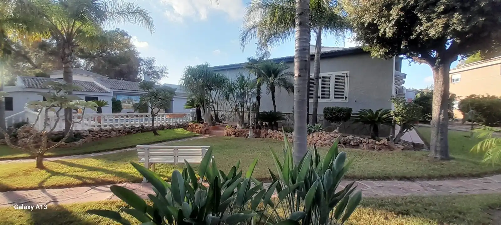Vista exterior de Casa o xalet en venda en Paterna amb Aire condicionat, Calefacció i Jardí privat
