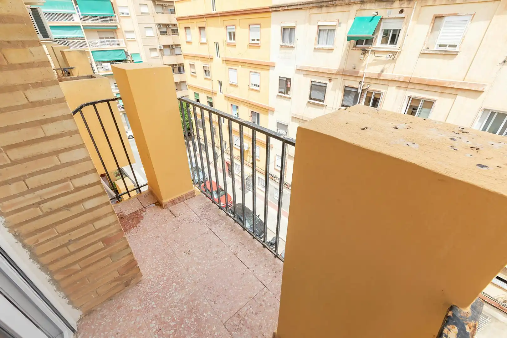 Balcony of Flat for share in Valencia  with Air Conditioner, Heating and Furnished