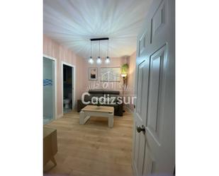 Dormitori de Apartament de lloguer en  Cádiz Capital amb Moblat